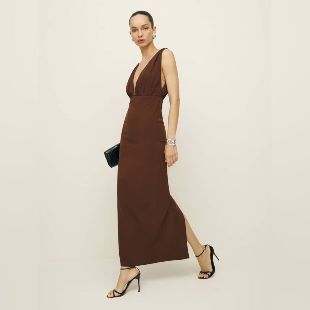 NWT Reformation × Laura Harrier Velda Plunge Neck
Brown chocolate Dress Sz 4